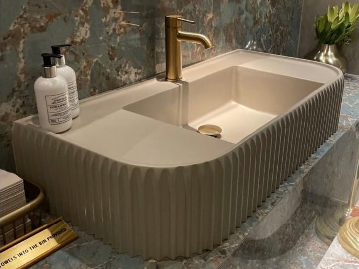 Product code : GRE900CUST Colour : Custom